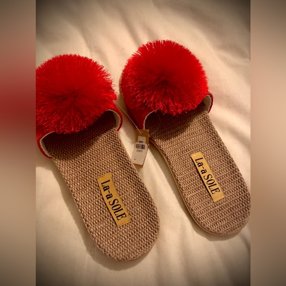 💃Red Pom Pom  Women's Sandals Size 5.5💃